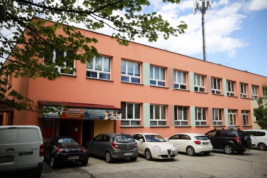 Szkoła podstawowa nr 90 przy ul. Czarnogórskiej