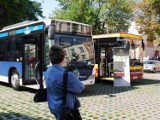 Nowe modele autobusów w Rzeszowie. Prezentacja przy ratuszu [FOTO]