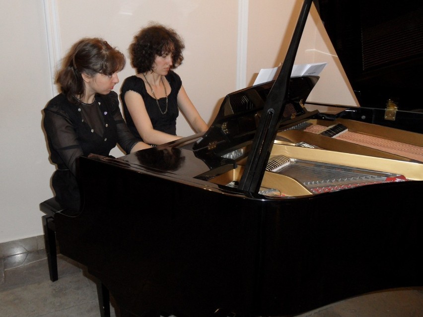 Katarzyna i Anna Hajduk. Pianistki grają w Zagłębiu [ZDJĘCIA]
