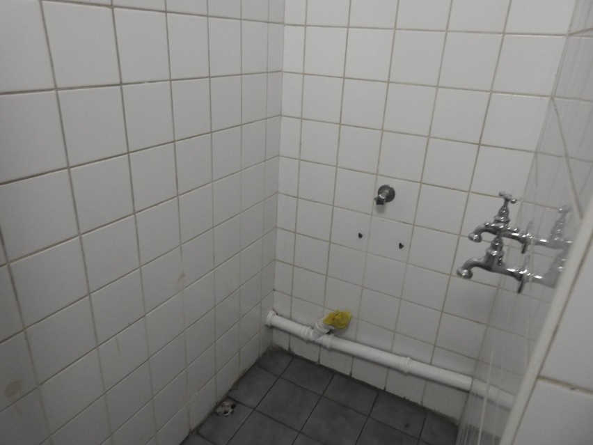 Toalety w przychodni są gorsze niż w PRL-owskim publicznym szalecie? [ZDJĘCIA]