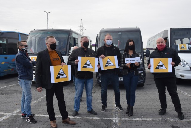 Protest przewoźników w Kaliszu. Autobusowa kawalkada na ulicach miasta