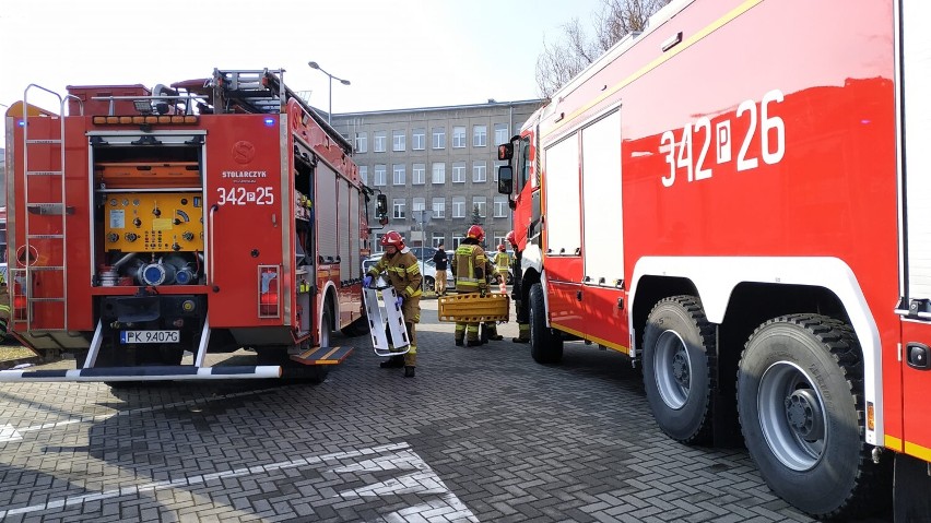 Strażackie ćwiczenia w kampusie WPA UAM w Kaliszu. Musieli ewakuować studentów. ZDJĘCIA