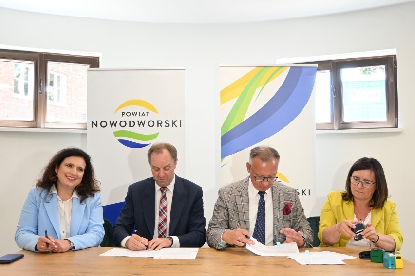 Powiat Nowodworski przebuduje drogę w Lubieszewie. Podpisano umowę z Samorządem Województwa Pomorskiego