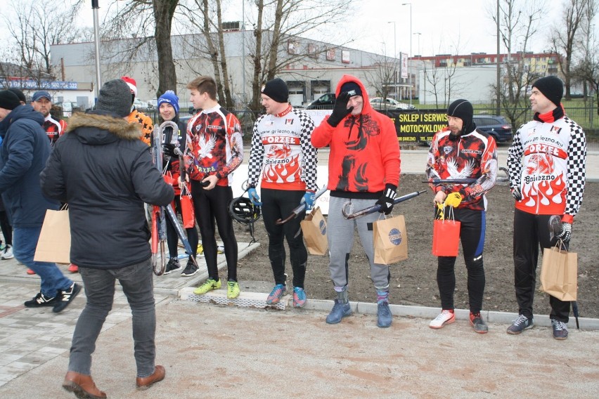 Turniej Mikołajkowy z udziałem zawodników Orzeł Gniezno i Start Gniezno na otwarcie toru speedrowerowego w Gnieźnie