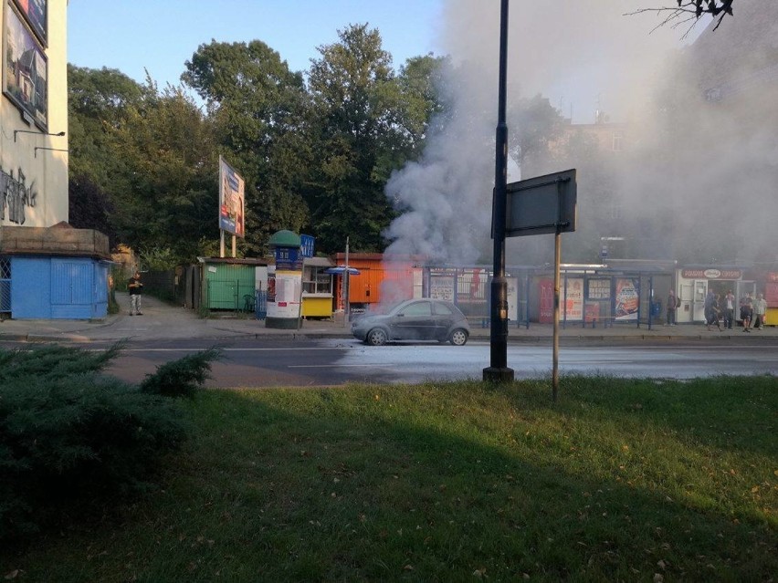 Pożar samochodu na Alejach Trzech Wieszczów