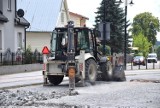 W Wasilkowie ruszyła wymiana kostki brukowej na asfalt. Prace mają trwać przez miesiąc 