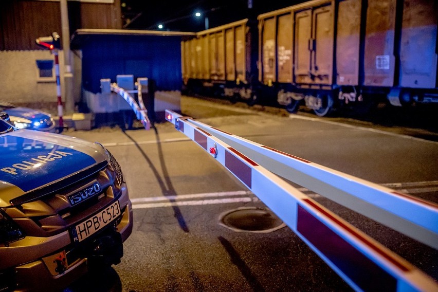 Pod kołami pociągu w Wałbrzychu zginął 64-letni mężczyzna [ZDJĘCIA]