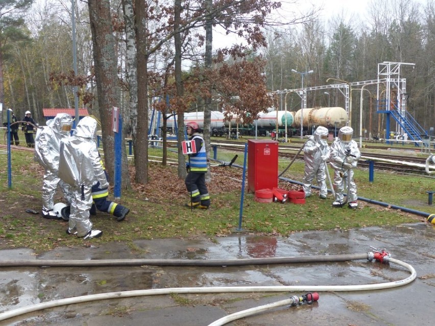 Wyciek gazu w Narewce. Strażacy i pracownicy bazy paliw wzięli udział w ćwiczeniach (zdjęcia)