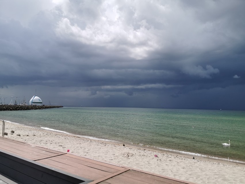 Foto Powiat Pucki: majowa burza w Helu - pogoda nad Zatoką...