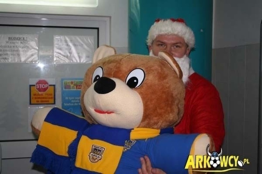Gdynia: Żółto-Niebieski Mikołaj już po raz siedemnasty. Kibice Arki w ramach charytatywnej akcji pomogą podopiecznym hospicjum i dzieciom