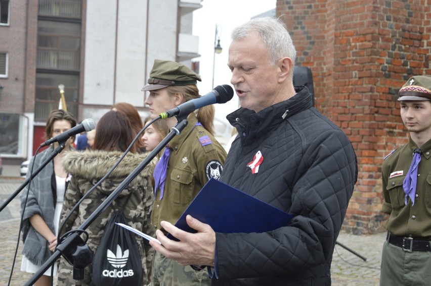 Na Starym Rynku kilkuset uczniów Elektryka śpiewało w piątek...