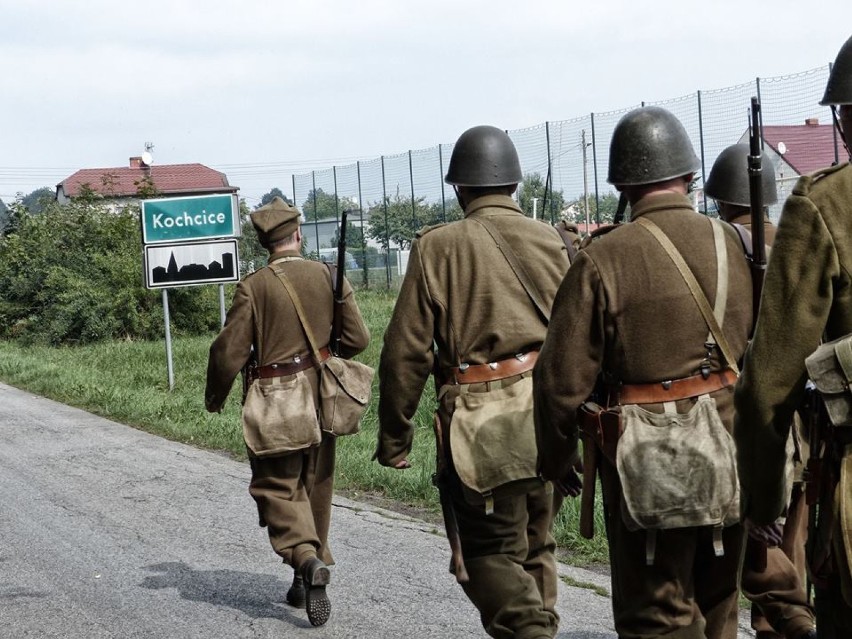 Żołnierze 2 kompanii 74 Górnośląskiego Pułku Piechoty pod Kochcicami. Na 5 godzin zatrzymali szturm trzech batalionów niemieckich [ZDJĘCIA]