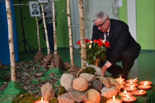 Uroczystości poświęcone pamięci Żołnierzy Wyklętych odbyły się w Szkole Podstawowej nr 8 w Bełchatowie