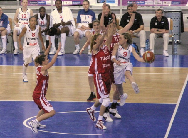 W EuroBasket Women 2011 czas półfinałów. Jako pierwsze zmierzą ...