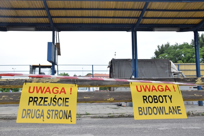 Prawie 2 lata temu zaczęła się rozbiórka starego dworca PKS w Jarosławiu. Tak przechodził do historii [FOTO]