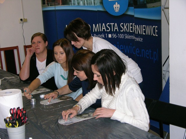 Warsztaty decoupage w Skierniewicach zorganizowała Regionalna Akademia Twórczej Przedsiębiorczości. Odbyły się w sobotę 7 lutego.