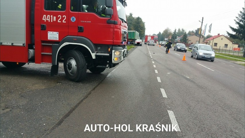 Zderzenie trzech aut w Lasach k. Kraśnika. Jedna osoba ranna (ZDJĘCIA)