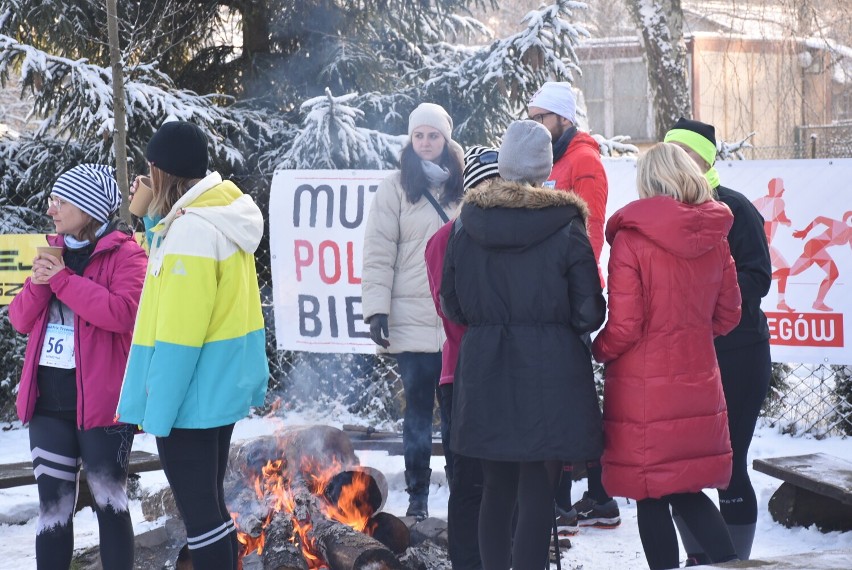 Gmina Trzemeszno. Bieg Buraka w Gołąbkach. Biegaczom niestraszny śnieg i mróz! [FOTO]