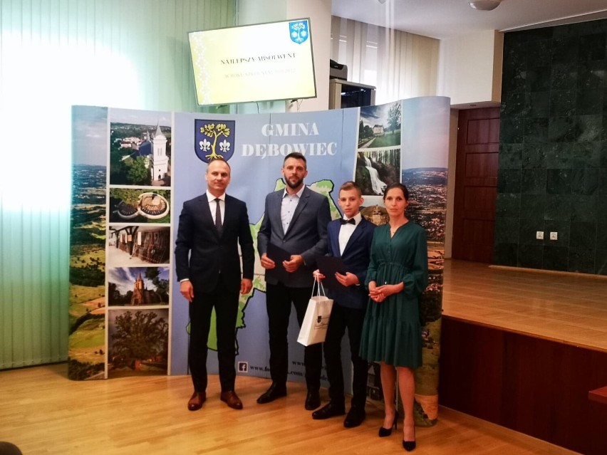Nagrody dla najlepszych absolwentów szkół podstawowych w gminie Dębowiec