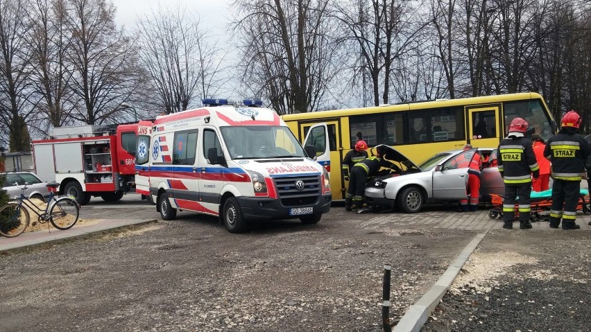 Wypadek w Szczekocinach. Audi zderzyło się z osobówką