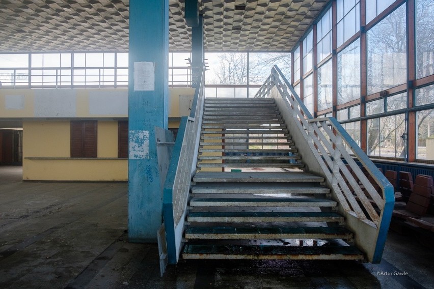 Tarnów. Dworzec w Mościcach opustoszał siedem lat temu. Co z niego pozostało? [ZDJĘCIA]