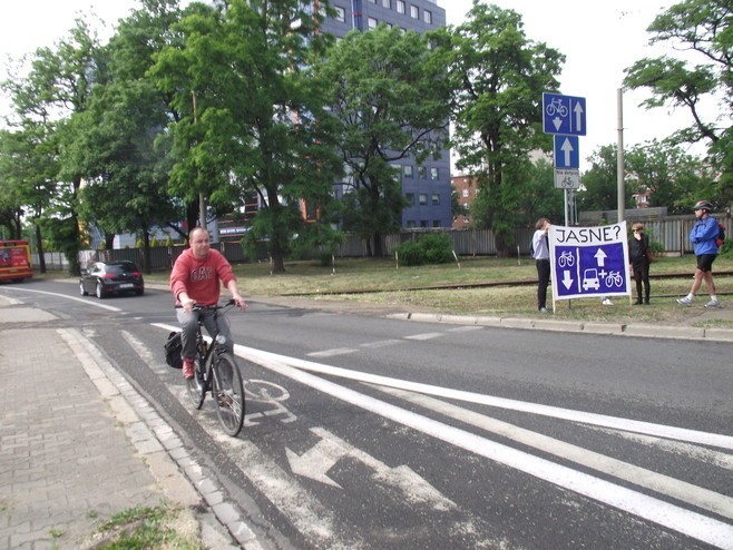 Wrocław: Rowerzyści uczyli kierowców jazdy (ZDJĘCIA, FILMY)