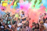 Holi Święto Kolorów w Łodzi. Setki szczęśliwych, kolorowych dzieci i dorosłych ZDJĘCIA