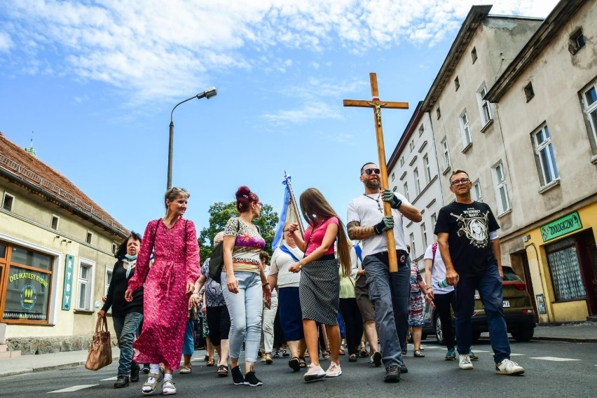 W specyficznych warunkach, z zachowaniem sanitarnych...