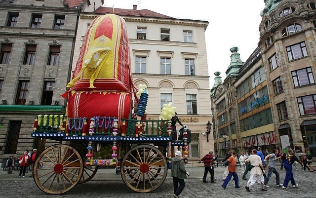 Wrocławianie podziwiali wóz i próbowali hinduskich potraw