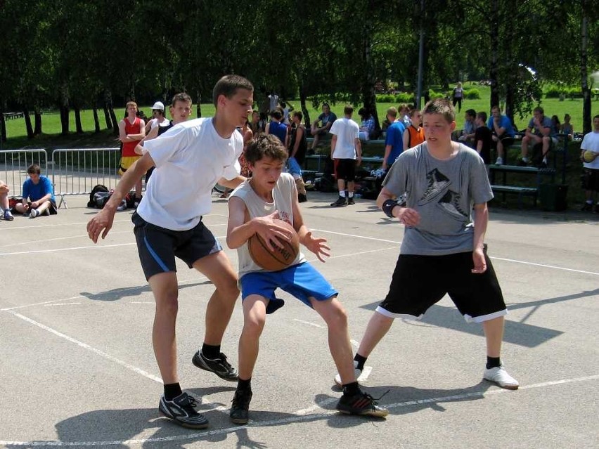 Bielsko-Biała: Turniej Koszykówka na Błoniach w rekordowej obsadzie. Finały zepsuła burza