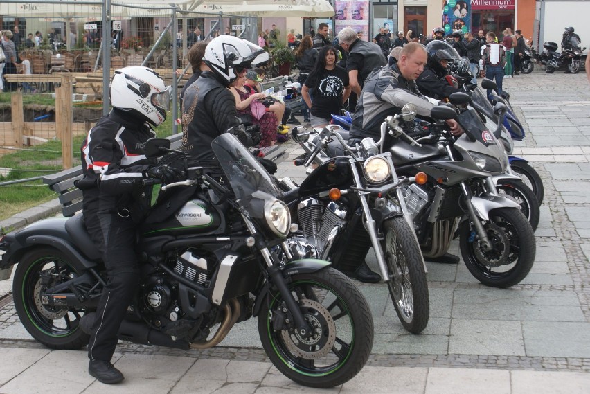 Zlot motocykli na Głównym Rynku w Kaliszu