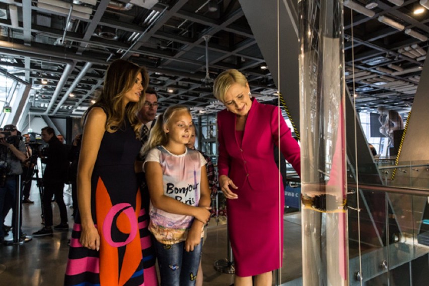 Melania Trump i Agata Duda odwiedziły Centrum Nauki Kopernik...