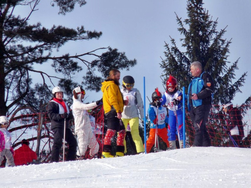 O Puchar Starosty Suwalskiego. Narciarstwo alpejskie i snowboard na Jesionowej Górze [ZDJĘCIA]