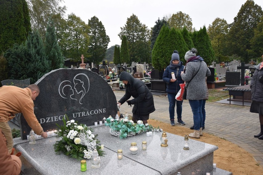 Poświęcenie pomnika Dzieci Utraconych na cmentarzu...