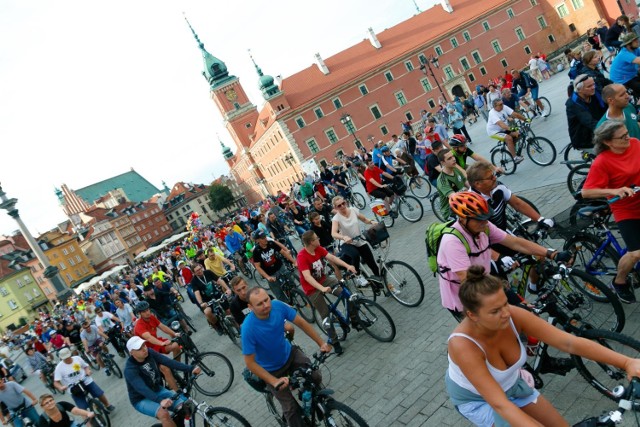 Szukasz pomysłu na weekend? Przygotowaliśmy dla was przegląd najciekawszych darmowych wydarzeń w Warszawie od piątku do niedzieli 21-23 września. Poznaj najciekawsze bezpłatne imprezy i wydarzenia nadchodzącego weekendu. Przejdź do artykułu poniżej, aby zobaczyć przegląd DARMOWYCH IMPREZ NA WEEKEND w Warszawie.