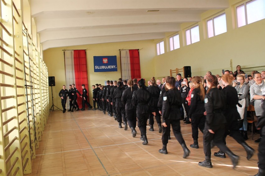 Ślubowanie uczniów z klas mundurowych w Pyrzycach [ZDJĘCIA] 