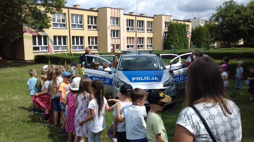 Zduńska Wola. Bezpieczne wakacje z policją w "Tęczowym Przedszkolu"