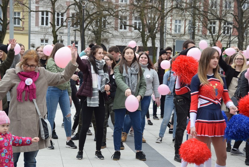 GORZÓW WIELKOPOLSKI Gorzowianie zatańczyli w słusznej sprawie. Tylko TAK oznacza zgodę, czyli One Billion Rising [ZDJĘCIA]