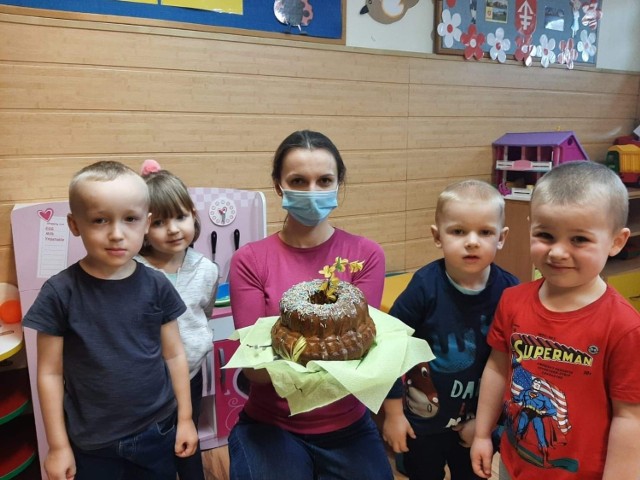 Przedszkolaki z Przedszkola numer 1 w Jędrzejowie przygotowały słodką świąteczną ucztę.