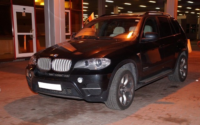 Dwaj obywatele Ukrainy chcieli wywieźć kradzione BMW o wartości około 250 tys. złotych