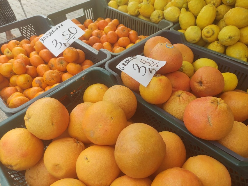 Aktualne ceny warzyw i owoców na ostatnim wałbrzyskim targowisku na Piaskowej Górze [ZDJĘCIA]
