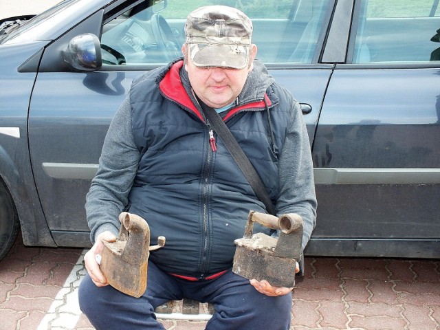 W sobotę na Giełdzie Staroci i Różności, na parkingu Specjalnej Strefy Ekonomicznej Starachowice, sprzedawano nawet stare żelazka na węgiel