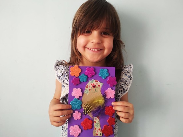 4,5-letnia Matylda prezentuje swoją pracę