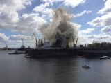 Pożar w Stoczni Gryfia w Szczecinie. Pali się statek 