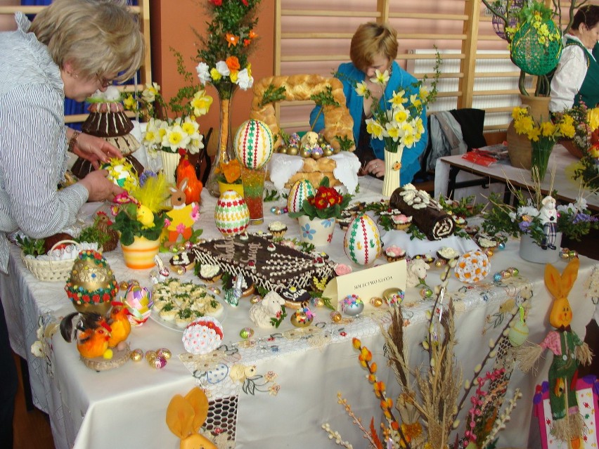 Prezentacja tradycyjnych potraw i dekoracji wielkanocnych