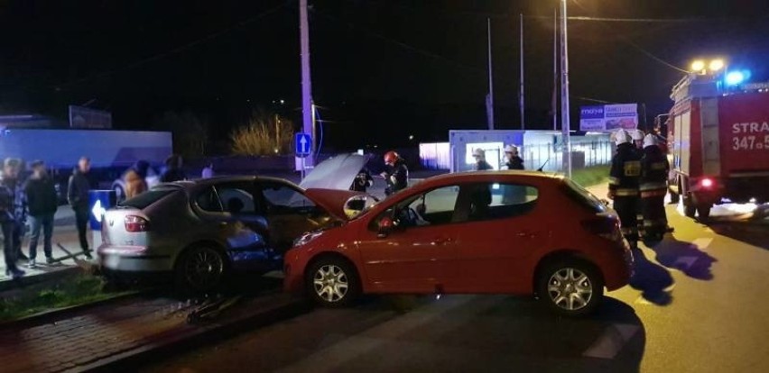 Wypadek w Jazowsku. Dwie osoby zostały zabrane do szpitala  