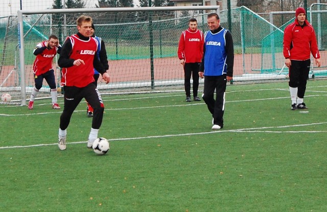 Piłkarze Żuław podczas meczu noworocznego 1 stycznia 2013 roku