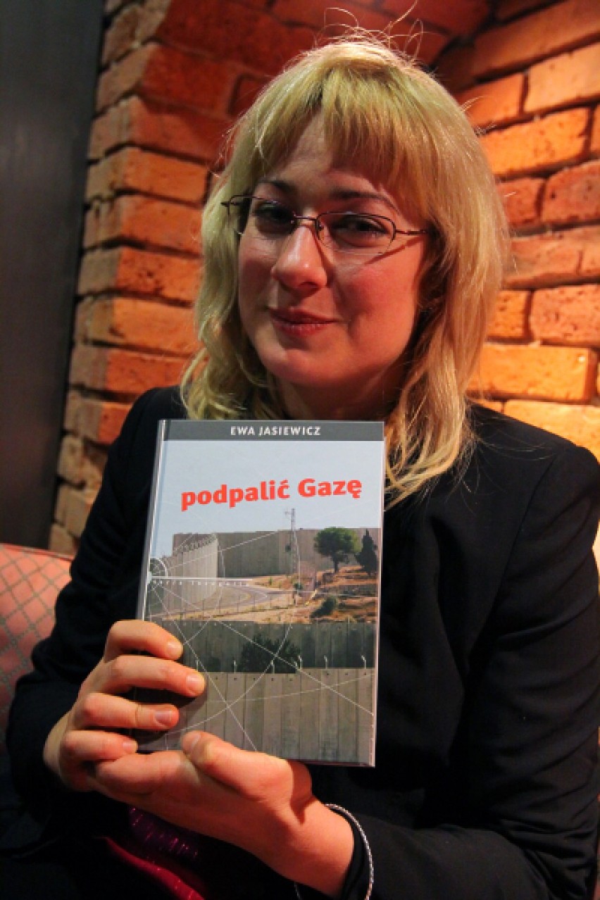 Ewa Jasiewicz, autorka książki "Podpalić Gazę" mówi jak żyją...