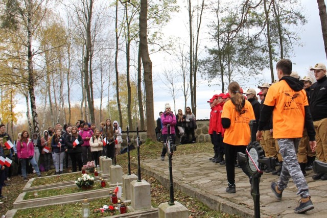 Złaz zakończyło spotkanie na Cmentarzu Legionistów w Łowczówku. Więcej zdjęć w galerii!