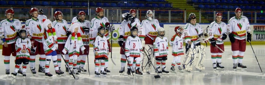 I liga hokeja: Stadion Zimowy w Sosnowcu pełen... pluszowych zabawek [ZDJĘCIA]